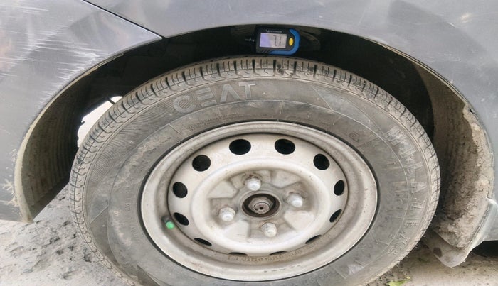 2014 Hyundai Eon ERA +, Petrol, Manual, 1,00,424 km, tyre