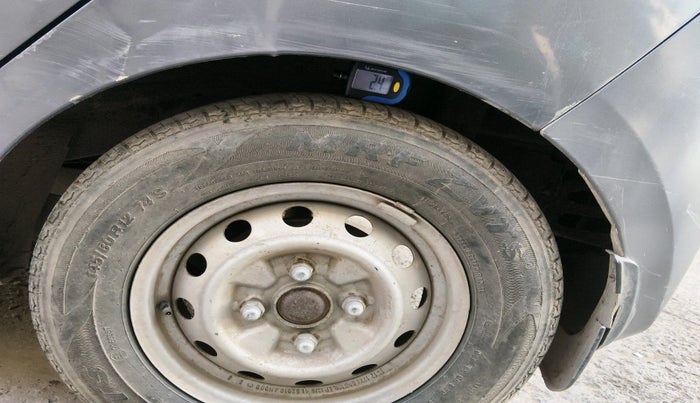 2014 Hyundai Eon ERA +, Petrol, Manual, 1,00,424 km, tyre