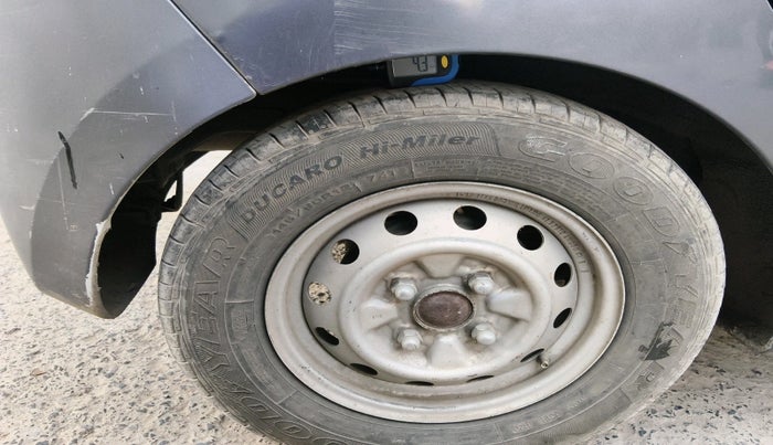 2014 Hyundai Eon ERA +, Petrol, Manual, 1,00,424 km, tyre