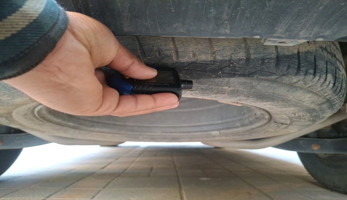 2015 Mahindra XUV500 W8, Diesel, Manual, 1,04,973 km, tyre