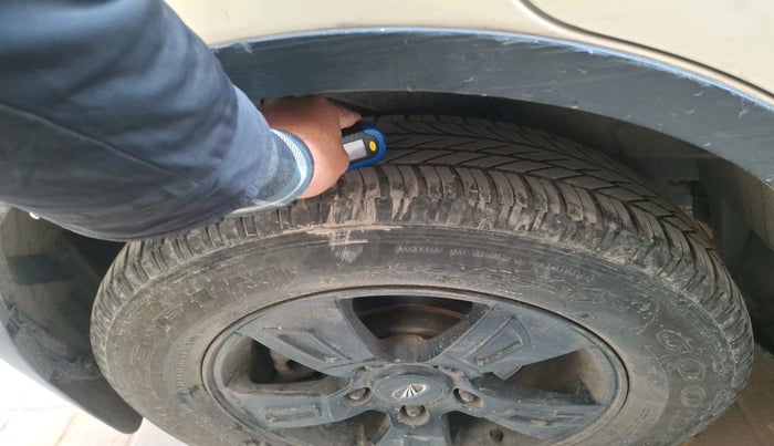 2015 Mahindra XUV500 W8, Diesel, Manual, 1,04,973 km, tyre