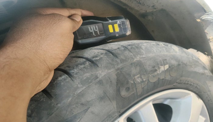 2014 Maruti Swift Dzire ZXI, Petrol, Manual, 99,308 km, tyre