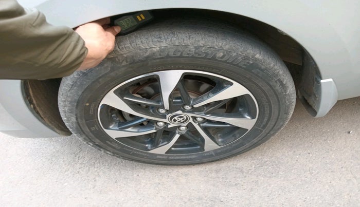 2024 Toyota RUMION V AT , Petrol, Automatic, 47,987 km, tyre