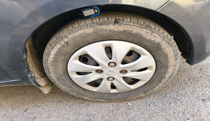 2013 Hyundai i10 SPORTZ 1.2, Petrol, Manual, 84,101 km, tyre