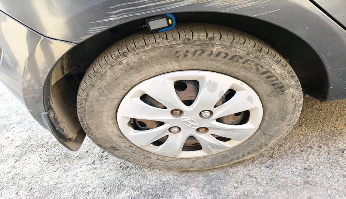 2013 Hyundai i10 SPORTZ 1.2, Petrol, Manual, 84,101 km, tyre