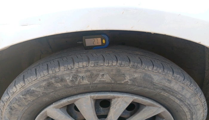 2015 Maruti Swift VXI, Petrol, Manual, 1,04,668 km, tyre