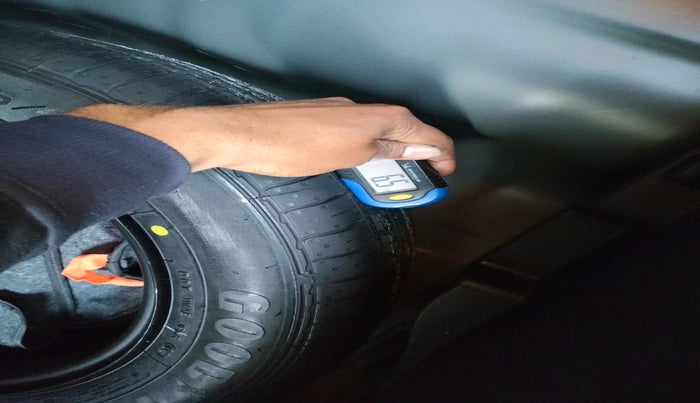 2021 Hyundai VENUE SX 1.0 (O) TURBO, Petrol, Manual, 28,754 km, tyre