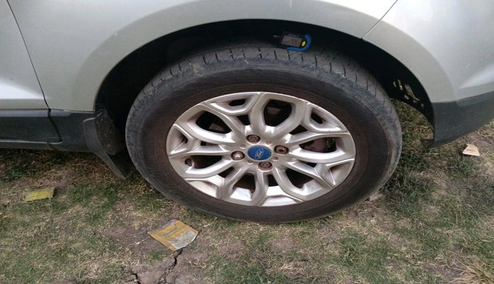 2015 Ford Ecosport TITANIUM 1.5L DIESEL, Diesel, Manual, 1,08,806 km, tyre