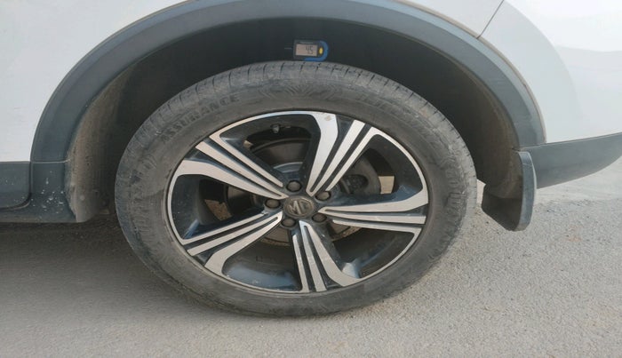 2023 MG ASTOR SAVVY 1.5 CVT S RED, Petrol, Automatic, 42,302 km, tyre