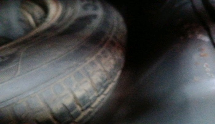 2015 Hyundai i10 SPORTZ 1.1, Petrol, Manual, 1,04,444 km, tyre