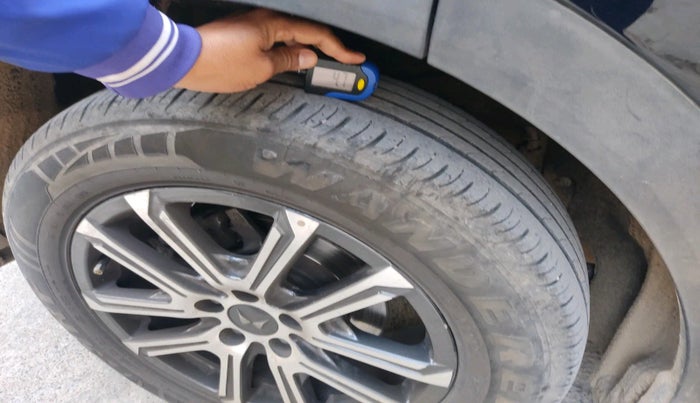 2023 Mahindra XUV700 AX 7 LUXURY D AT 7 STR, Diesel, Automatic, 42,942 km, tyre