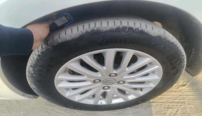 2022 Maruti Dzire ZXI CNG, Petrol, Manual, 90,376 km, tyre