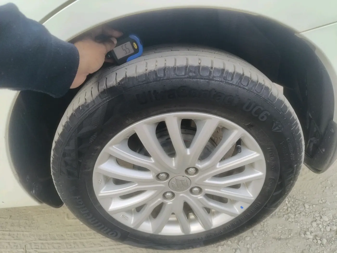2022 Maruti Dzire ZXI CNG, CNG, Manual, 90,376 km, tyre