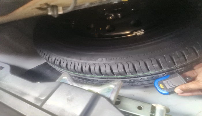 2022 Maruti Dzire ZXI CNG, Petrol, Manual, 90,376 km, tyre