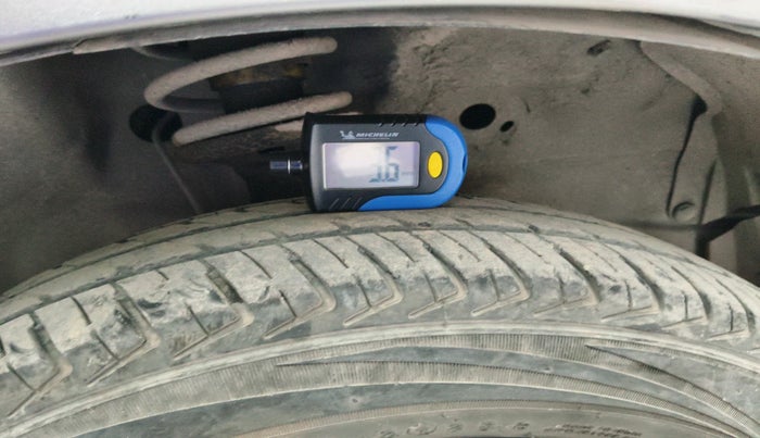 2011 Maruti Wagon R 1.0 LXI CNG, Petrol, Manual, 2,86,754 km, tyre