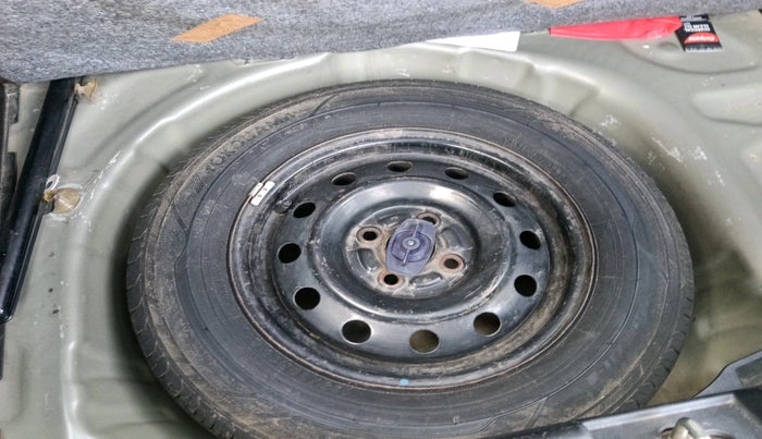 2019 Maruti Swift VXI, Petrol, Manual, 1,42,198 km, tyre