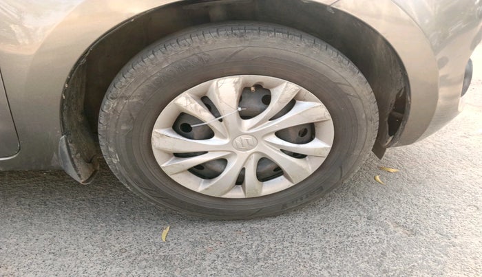 2019 Maruti Swift VXI, Petrol, Manual, 1,42,198 km, tyre