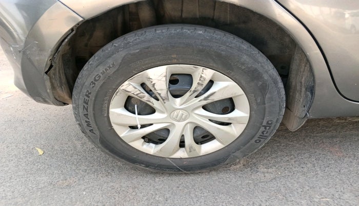 2019 Maruti Swift VXI, Petrol, Manual, 1,42,198 km, tyre