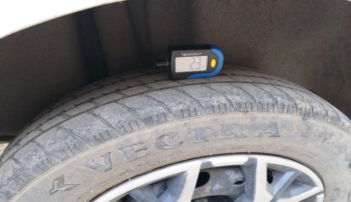 2011 Volkswagen Vento TRENDLINE DIESEL 1.6, Diesel, Manual, 1,13,024 km, tyre