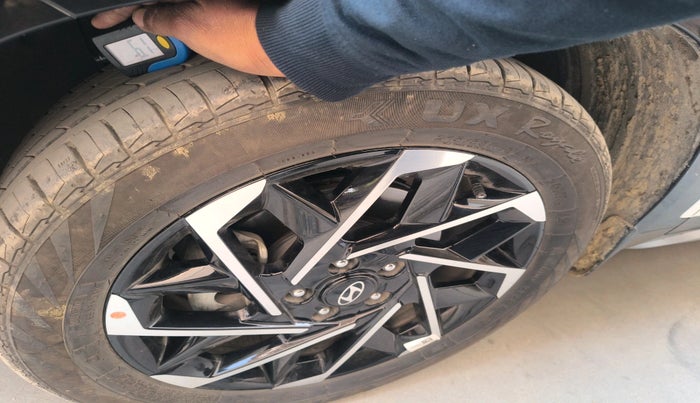 2025 Hyundai ALCAZAR Signature 7 STR 1.5 Turbo GDi Petrol DCT, Petrol, Automatic, 7,238 km, tyre