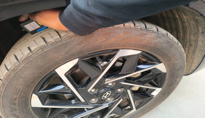 2025 Hyundai ALCAZAR Signature 7 STR 1.5 Turbo GDi Petrol DCT, Petrol, Automatic, 7,238 km, tyre