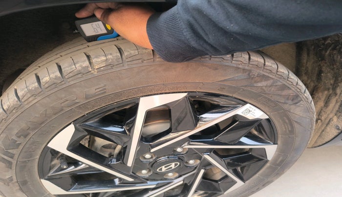 2025 Hyundai ALCAZAR Signature 7 STR 1.5 Turbo GDi Petrol DCT, Petrol, Automatic, 7,238 km, tyre