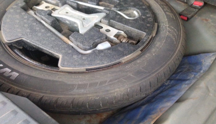 2020 Maruti Vitara Brezza VXI, Petrol, Manual, 1,70,306 km, tyre