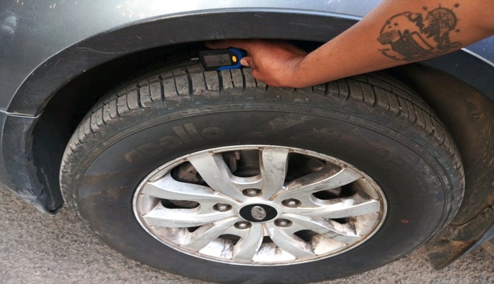 2016 Mahindra XUV500 W10, Diesel, Manual, 95,698 km, tyre