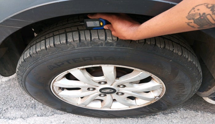 2016 Mahindra XUV500 W10, Diesel, Manual, 95,698 km, tyre