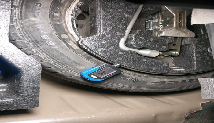 2015 Maruti Ciaz VXI, Petrol, Manual, 90,475 km, tyre