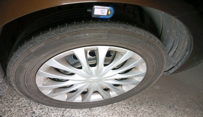 2015 Maruti Ciaz VXI, Petrol, Manual, 90,475 km, tyre