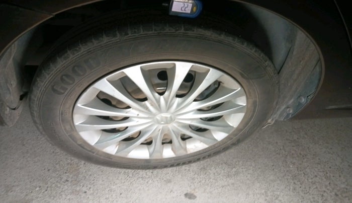 2015 Maruti Ciaz VXI, Petrol, Manual, 90,475 km, tyre