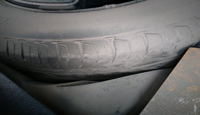 2016 Maruti Vitara Brezza ZDI, Diesel, Manual, 1,65,553 km, tyre