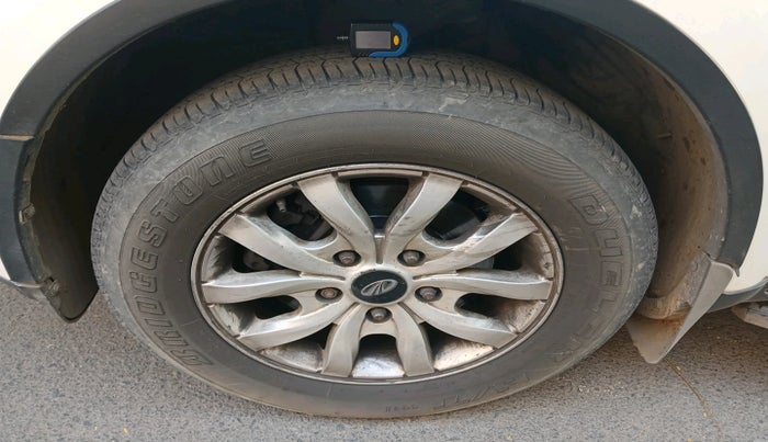 2017 Mahindra XUV500 W10 AT, Diesel, Automatic, 1,97,559 km, tyre