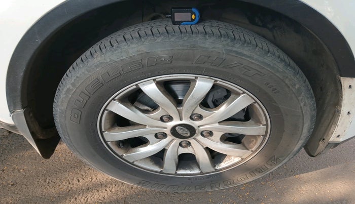 2017 Mahindra XUV500 W10 AT, Diesel, Automatic, 1,97,559 km, tyre