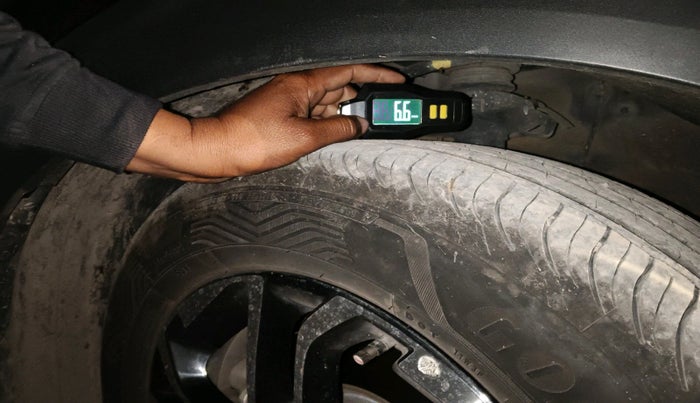 2022 KIA CARENS LUXURY PLUS 1.4 PETROL DCT 7 STR, Petrol, Automatic, 51,286 km, tyre