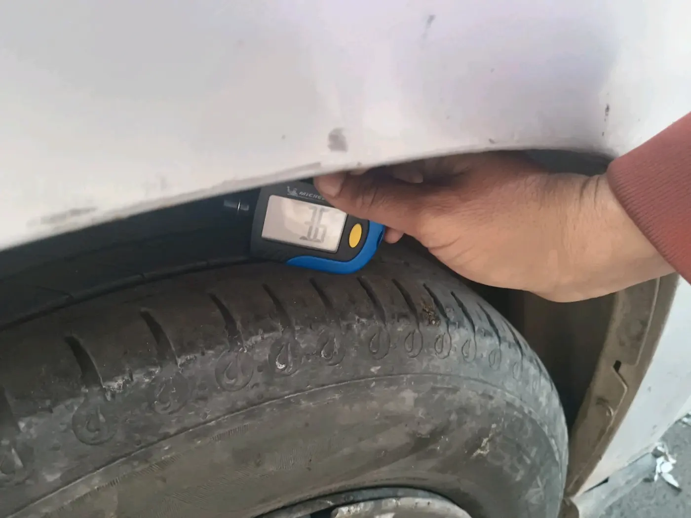 2017 Mahindra Kuv100 K2 6 STR, Petrol, Manual, 54,740 km, tyre