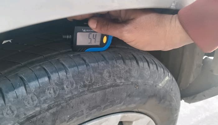 2017 Mahindra Kuv100 K2 6 STR, Petrol, Manual, 54,740 km, tyre