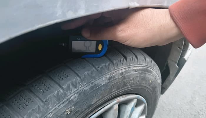 2017 Mahindra Kuv100 K2 6 STR, Petrol, Manual, 54,740 km, tyre
