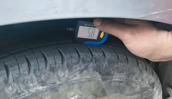 2017 Mahindra Kuv100 K2 6 STR, Petrol, Manual, 54,740 km, tyre
