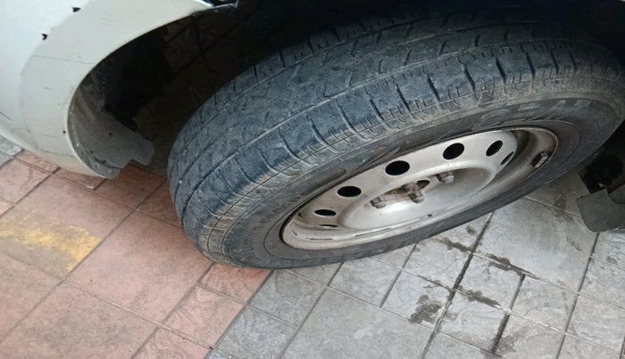 2012 Maruti Swift LXI, Petrol, Manual, 99,878 km, tyre