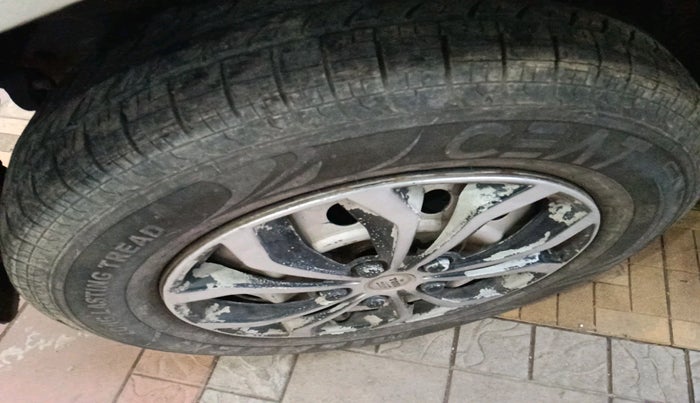 2012 Maruti Swift LXI, Petrol, Manual, 99,878 km, tyre