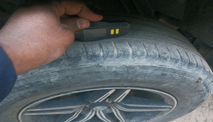 2013 Renault Duster 85 PS RXE DIESEL, Diesel, Manual, 1,67,058 km, tyre