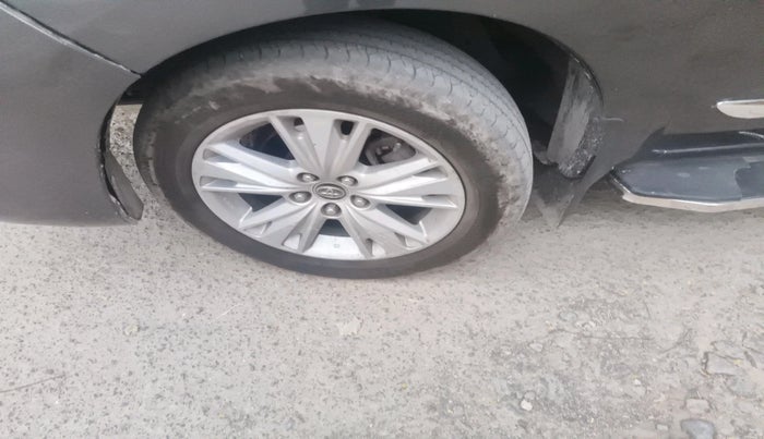 2018 Toyota Innova Crysta 2.4 ZX 7 STR, Diesel, Manual, 1,85,494 km, tyre