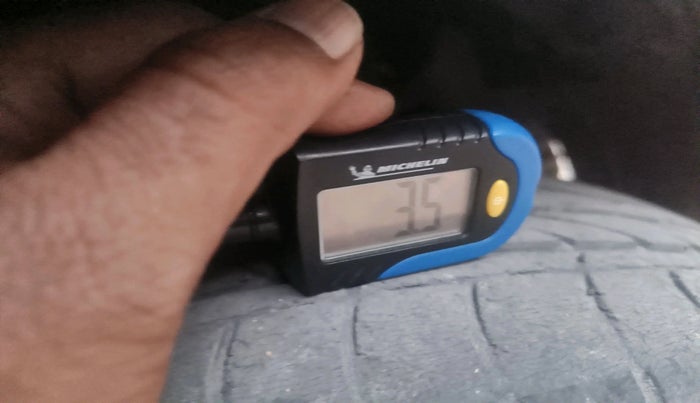 2018 Toyota Innova Crysta 2.4 ZX 7 STR, Diesel, Manual, 1,85,494 km, tyre