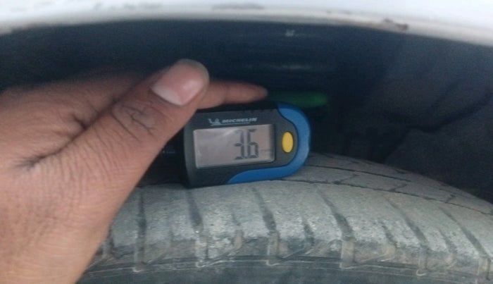 2015 Renault Scala RXL DIESEL, Diesel, Manual, 44,255 km, tyre