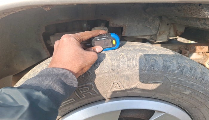 2013 Mahindra Bolero SLE BS-III, Diesel, Manual, 1,45,096 km, tyre