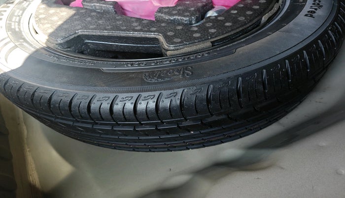 2020 Maruti Vitara Brezza LXI, Petrol, Manual, 34,641 km, tyre