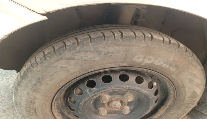 2014 Datsun Go T, Petrol, Manual, 90,559 km, tyre