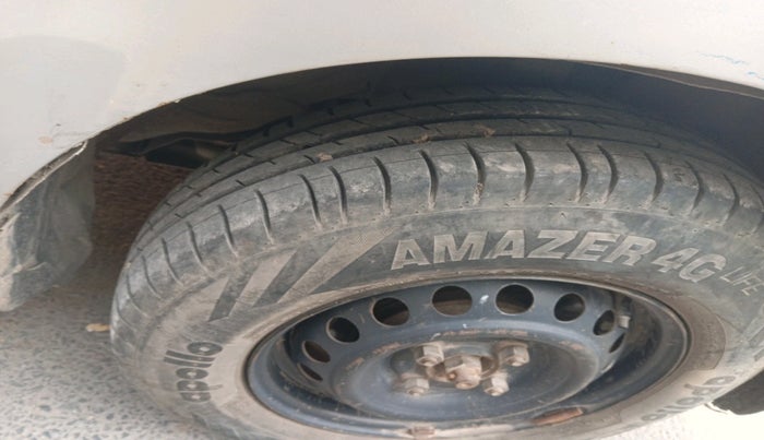 2014 Datsun Go T, Petrol, Manual, 90,559 km, tyre